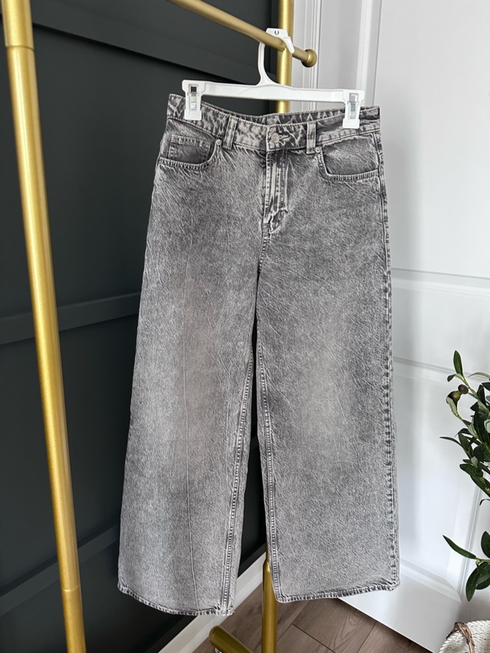 H&M Women’s Washed Gray Wide-Leg Jeans size 2
